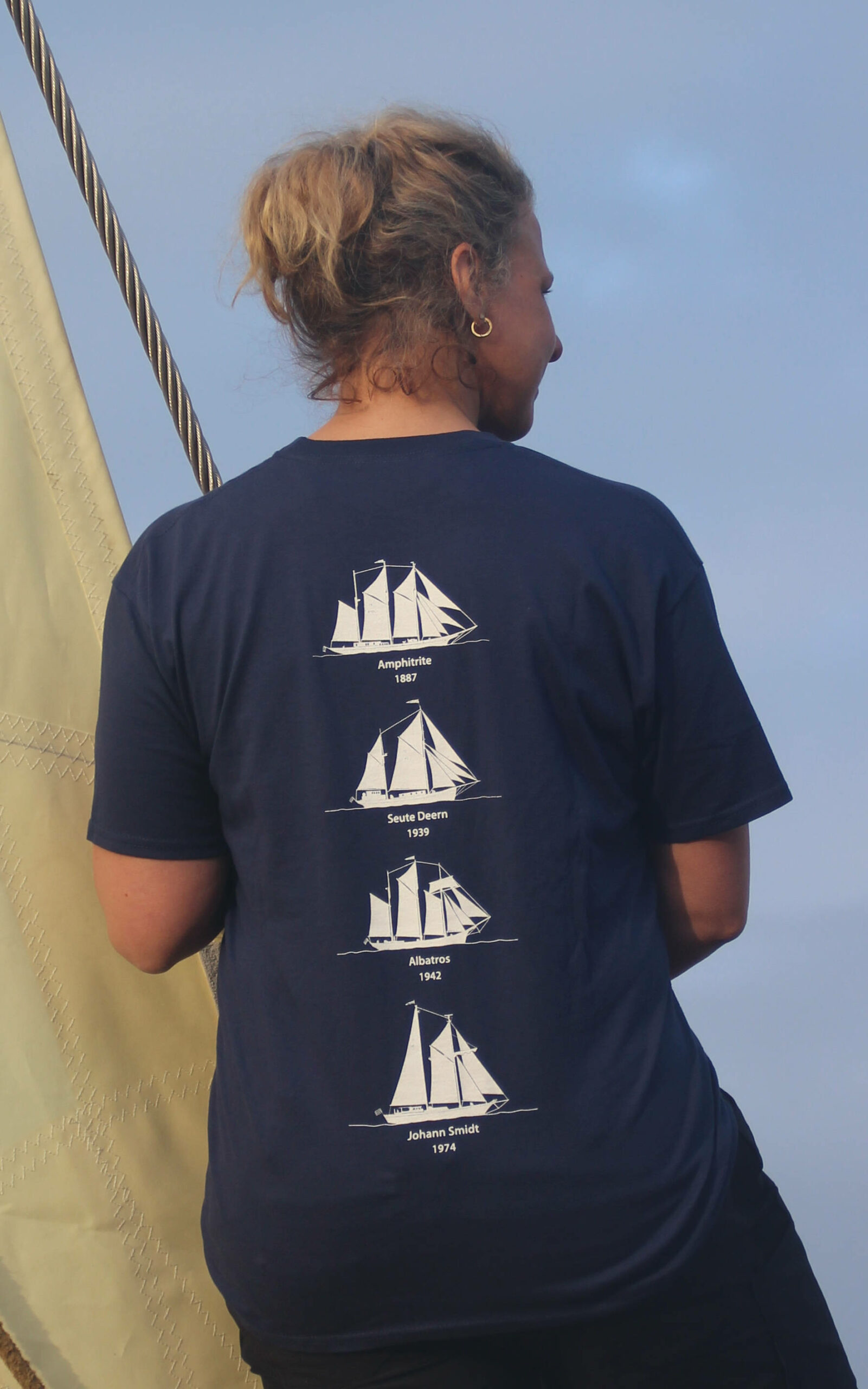 CLIPPER Vereins-T-Shirt, Aufdruck hinten: Vier Schiffe Aufruck vorne: Clipper Vereinslogo