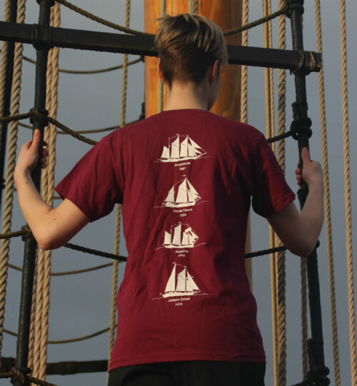 CLIPPER Vereins-T-Shirt, rot, Aufdruck hinten: Vier Schiffe Aufruck vorne: Clipper Vereinslogo